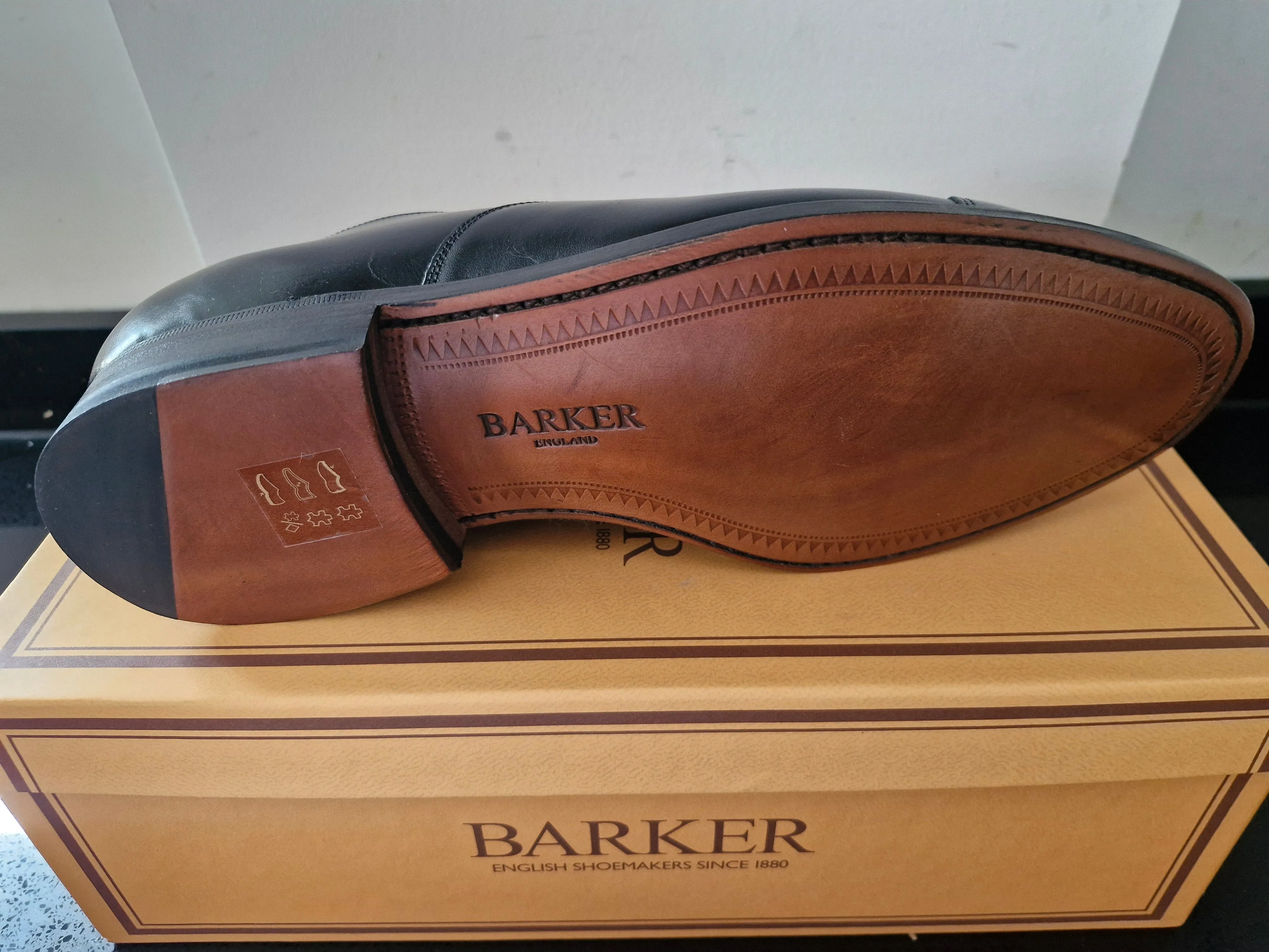 Barker - Luton - Calf Leather Oxford Shoe