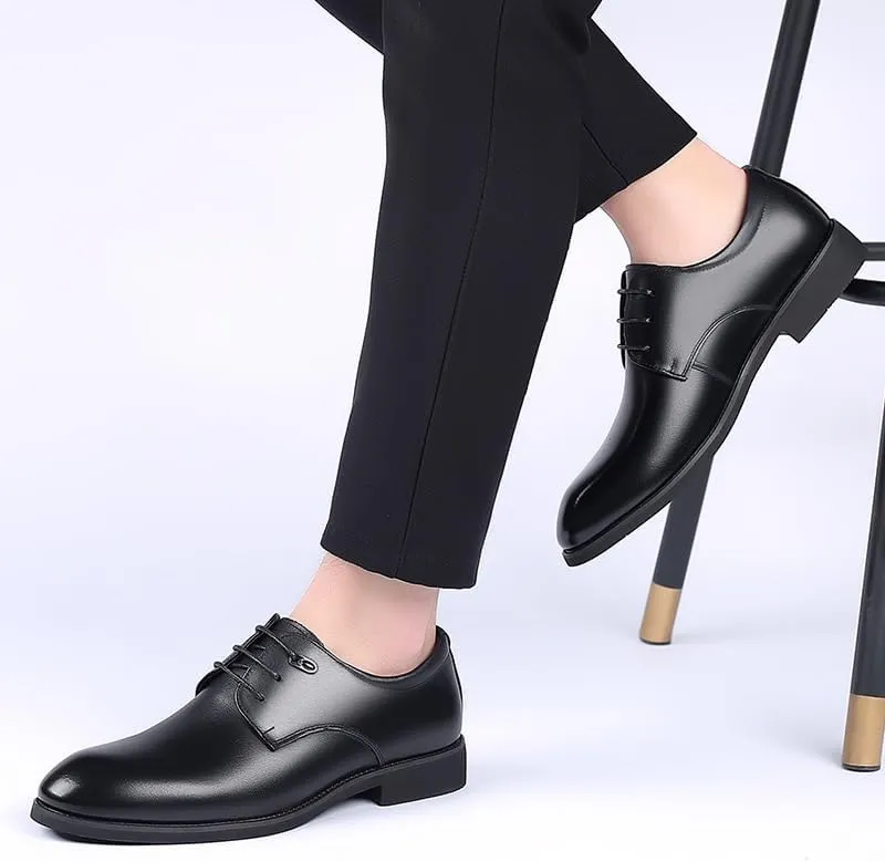 Elegant Men's Wingtip Oxford Shoes with Brogue Detailing and Leather Sole for Formal Occasions