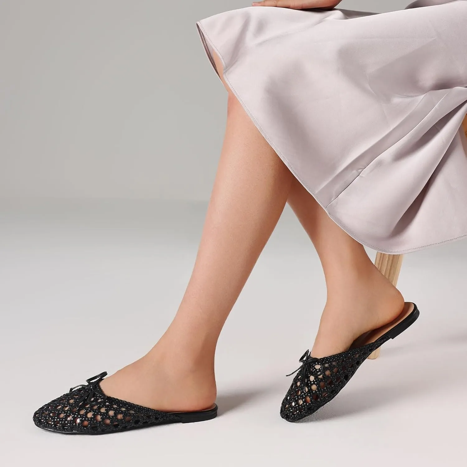 Synchoiss Woven Flat Sandals for Women Slip on Mesh Flats with Bow Knot Decoration Round Toe Espadrilles Slides Summer Mules Trendy