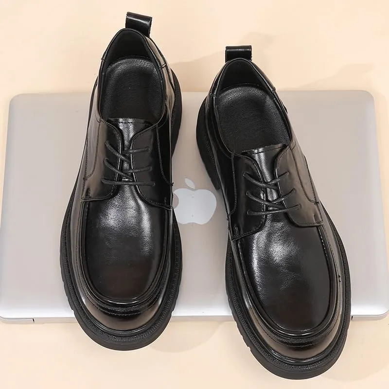 Timeless Men's Wingtip Oxford Shoes with Brogue Detailing and Leather Sole for Formal Events