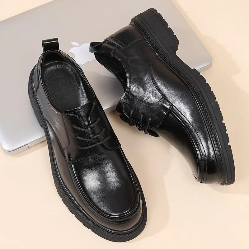 Timeless Men's Wingtip Oxford Shoes with Brogue Detailing and Leather Sole for Formal Events