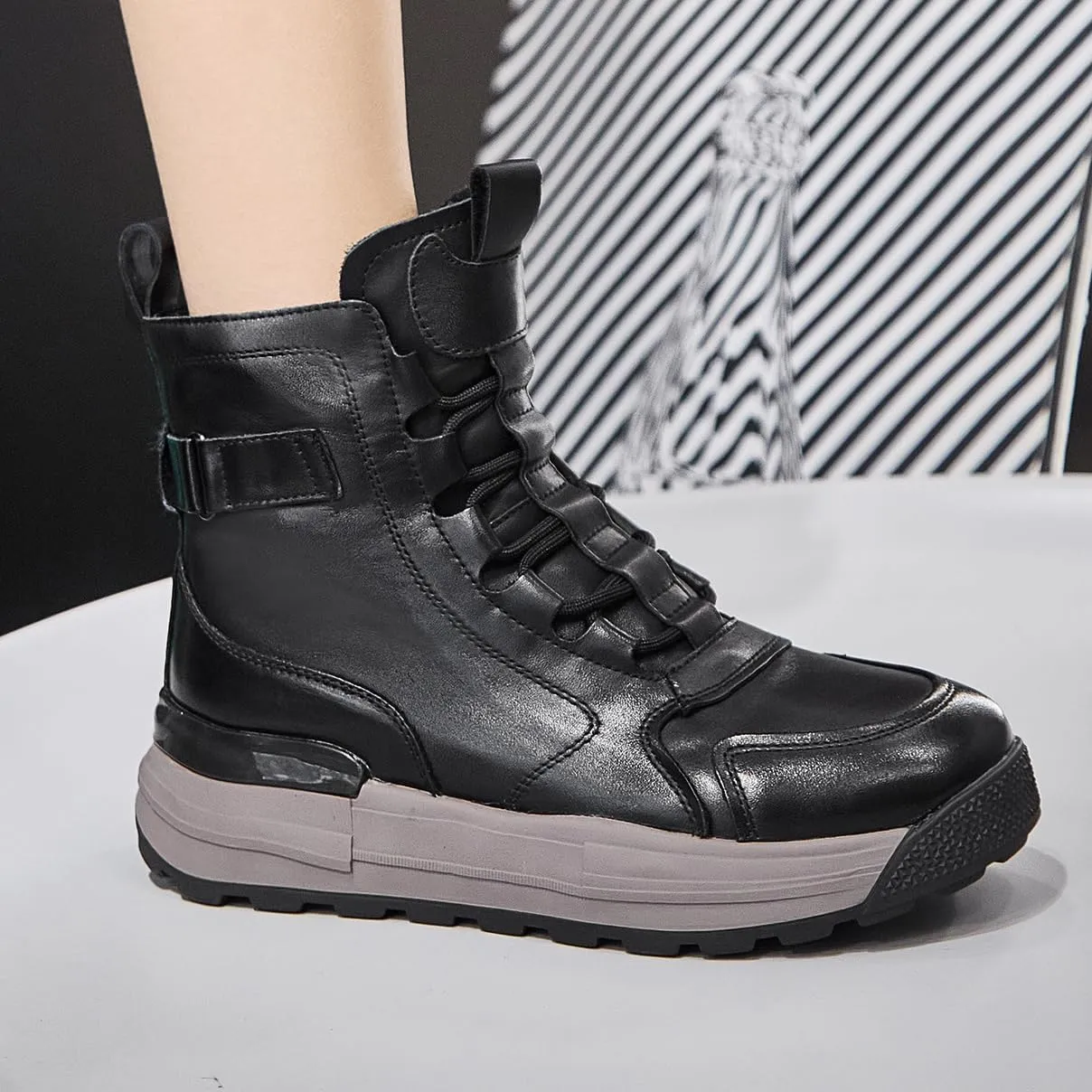 Women's Cowhide Leather Winter Mid Lace-Up Boot Waterproof Platform Anti-Slip Combat Boot Warm Fur Lined Boot Snow Ankle Booties with Padded Collar